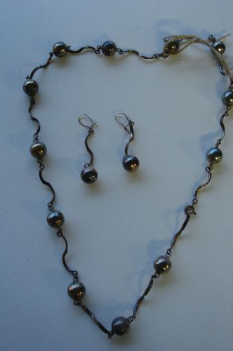 Zilveren ketting en oorbellen set