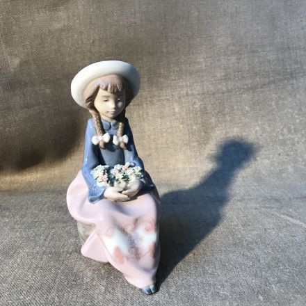 Lladro porselein meisjesfiguur pasteltinten