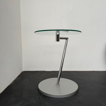 Bijzettafeltje rond met een chromen knikpoot