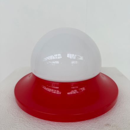 Plafond/wandlamp rond rood jaren 60/70