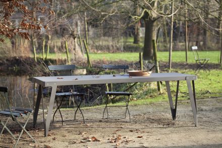 Functionals tafel Lloyd outdoor