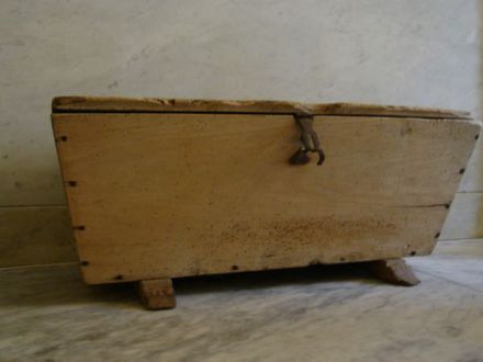 Antieke houten kist