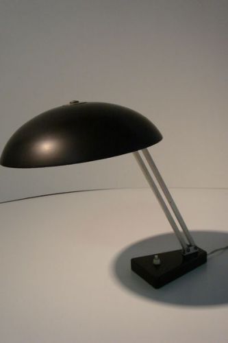 Hala bureaulamp model 145 schuine stand