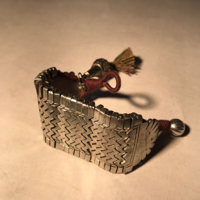 Antieke ambachtelijke zilveren armband uit India 